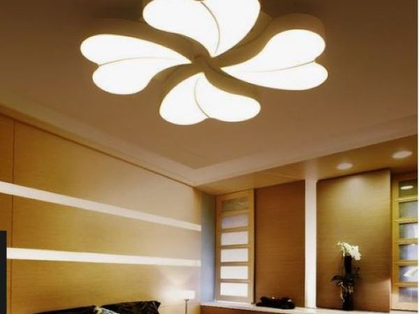 Rozjasnite interiér svojho domova pomocou správnych stropných svietidiel